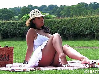 Donna ambrose, wanna picnic and wank those big tits?