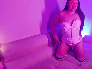 Esta Camarera Curvy Se Deja Anal Por Dinero En Habitacion Oculta Del Bar!