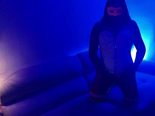 Esta Camarera Curvy Se Deja Anal Por Dinero En Habitacion Oculta Del Bar!