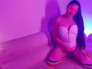 Esta Camarera Curvy Se Deja Anal Por Dinero En Habitacion Oculta Del Bar!