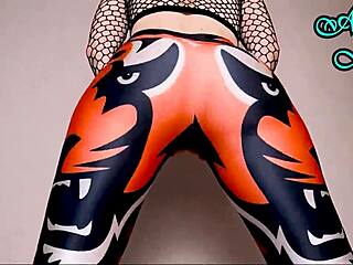 Anna mole's huge ass bounces wild on dildos in fishnet pmv
