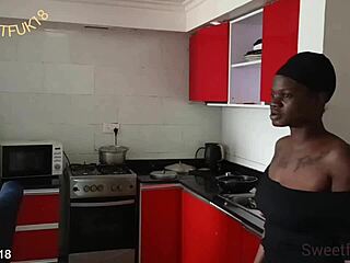 Sexy ebony latina's shaved pussy tempts me while charging phone outdoors!