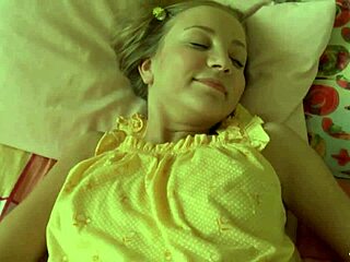 Teen blonde Matina stuffs dildo in juicy pussy early morning