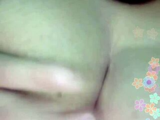 indonesian webcam babe bounces her huge boobs live
