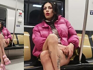 crossdressing guarrita flashes panties in putifalda exhibit