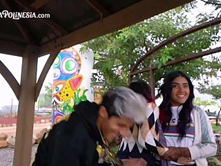 lesslie and karen polinesia flash hot asses in teasing upskirts
