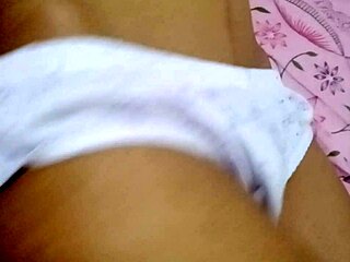 she finally orgasms during her first solo play session ever 😲
