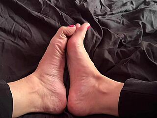 wanna see artemisia's horny italian milf feet up close pov?
