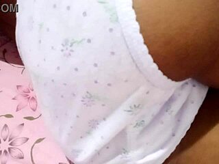 she finally orgasms during her first solo play session ever 😲