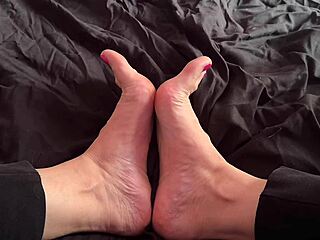 wanna see artemisia's horny italian milf feet up close pov?