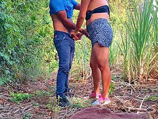 Colombian couple loves huge ass shaking outdoors