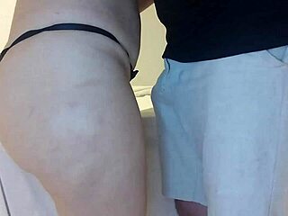 Sexo amador com boquete creampie porra na buceta e muitos gemidos quando eu faço a novinha gozar de verdade