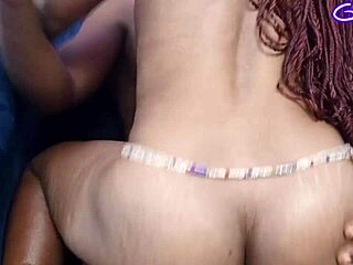 Couple gets wild on the living room couch with juicy licking 😏