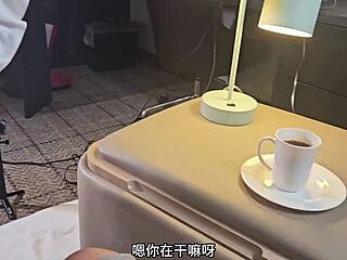 大奶女仆用小嘴叫我起床