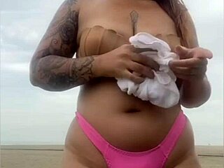 pedi pra ele por o pau pra fora da bermuda