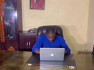 Lekki bangers delivered a parcel to an office and the manager fell in love with me and we fucked