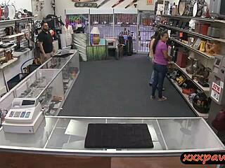 amateur brunette pawns pussy and gets banged