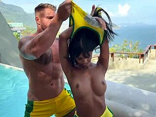 Brazilian babe gets anal from gringo near beach