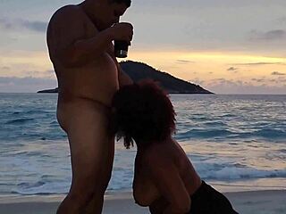 hotwiffe fudendo com na praia com jovem