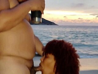 hotwiffe fudendo com na praia com jovem