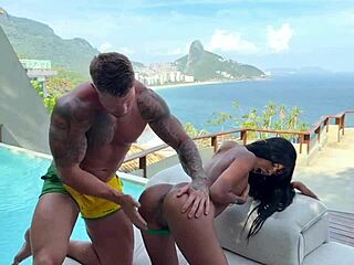 Brazilian babe gets anal from gringo near beach