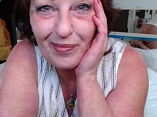 Dawnskye1962 masturbates in torn pantyhose