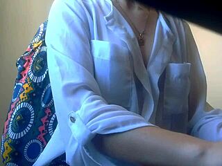 skinny secretary fingers pussy under short skirt