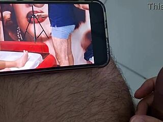 Corno se masturba assistindo sua esposa gravida transar com o dotado