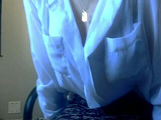 skinny secretary fingers pussy under short skirt