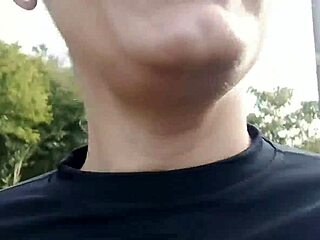 coroa safada para homem na rua e pede para chupar o pau dele na rua em local publico