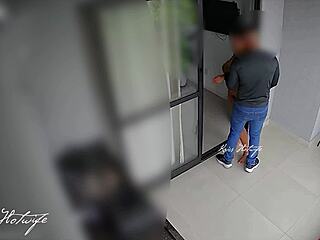 Recebi o barbeiro para fazer cabelo do corno do meu marido